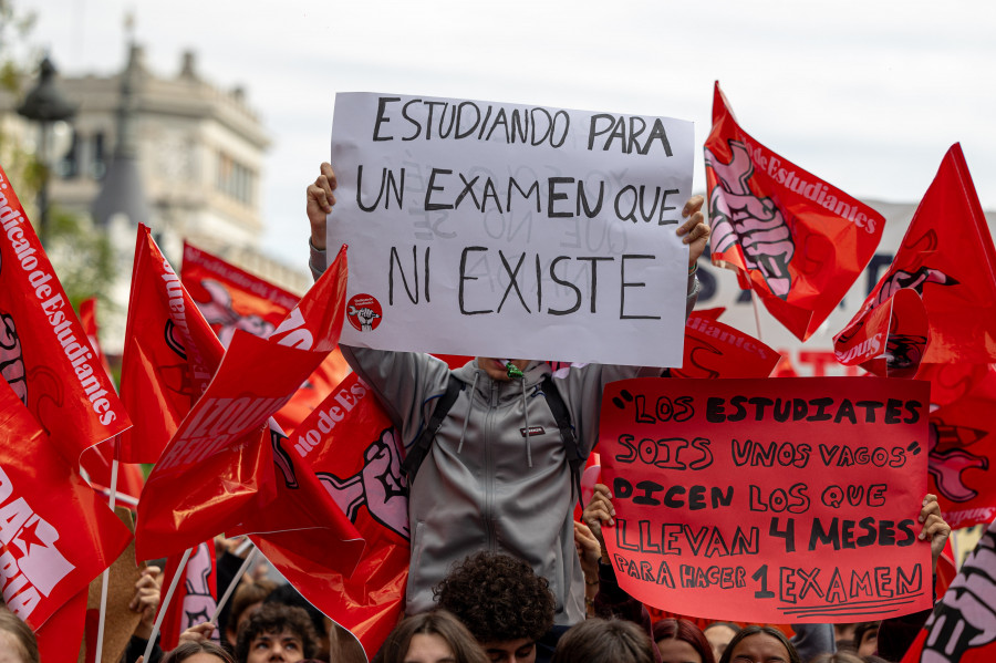 Miles de estudiantes protestan en la calle contra la nueva selectividad