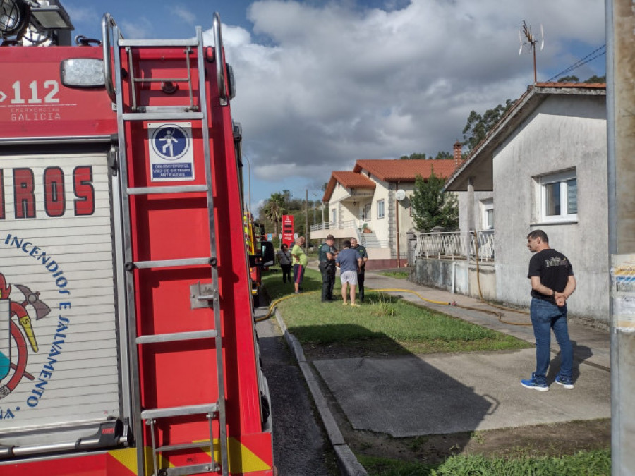 Arde una vivienda en Paderne