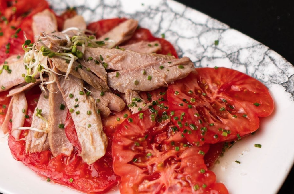 Ensalada de tomate con ventresca