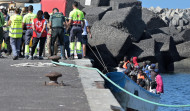 Llegan dos cayucos con casi 300 personas a la isla de El Hierro