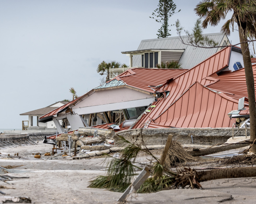 Manasota Key (United States), 11/10/2024.- View of damages left behind by Hurricane Milton in Manasota Key, Florida, USA, 11 October 2024. The National Hurricane Center's Live Hurricane Tracker shows 