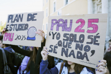 VALLADOLID, 11/10/2024.- El Sindicato de Estudiantes de Castilla y León convoca este viernes una huelga, en la imagen la protesta llevada a cabo en Valladolid, para protestar por la próxima prueba d