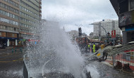 Revienta una tubería en unas obras de la plaza de Pontevedra