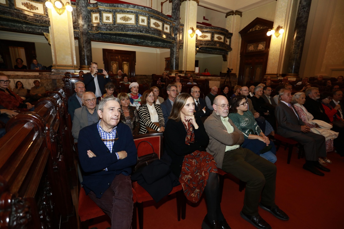 Asistentes al  ingreso de Rosario Sarmiento en el Cornide @Patricia G. Fraga