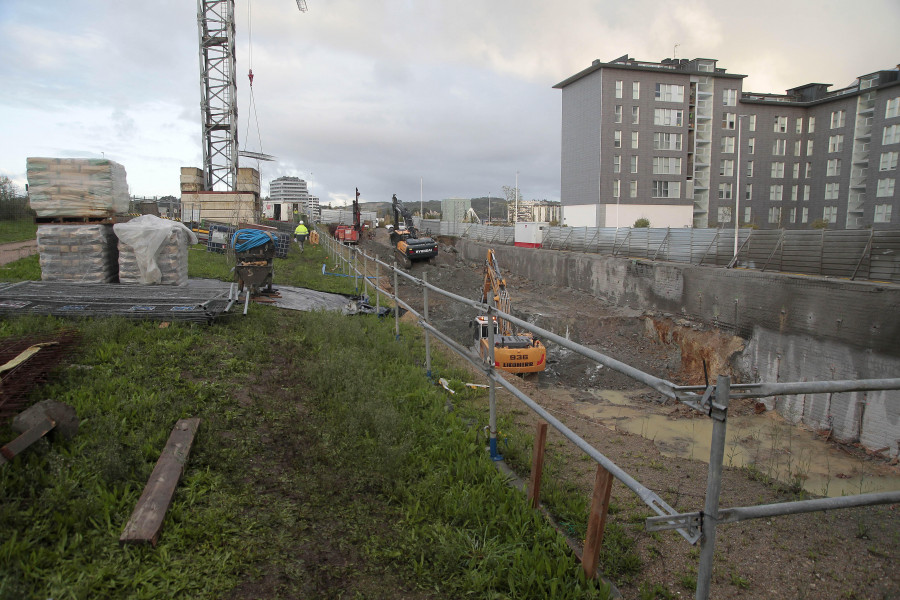 El Ayuntamiento adjudica una obra para 50 pisos públicos en Xuxán y la Xunta licita otra de 14