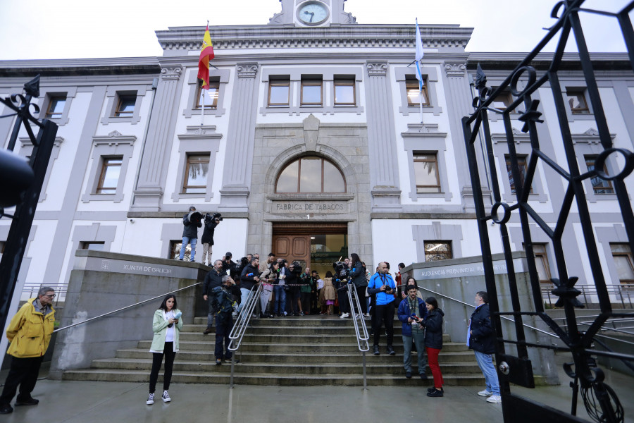 Expectación en A Coruña en el inicio del juicio por el crimen de Samuel Luiz