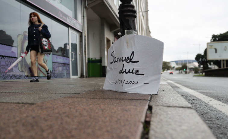 La autoría de la escultura donde fue asesinado Samuel Luiz, una incógnita un día después de su retirada por seguridad