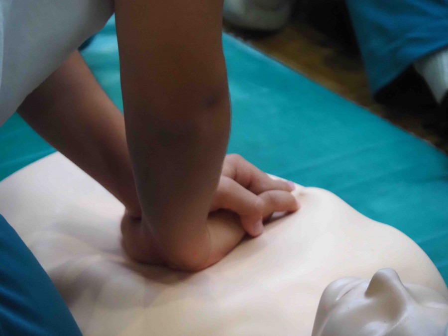 Jornada de Reanimación Cardiopulmonar en el Liceo La Paz