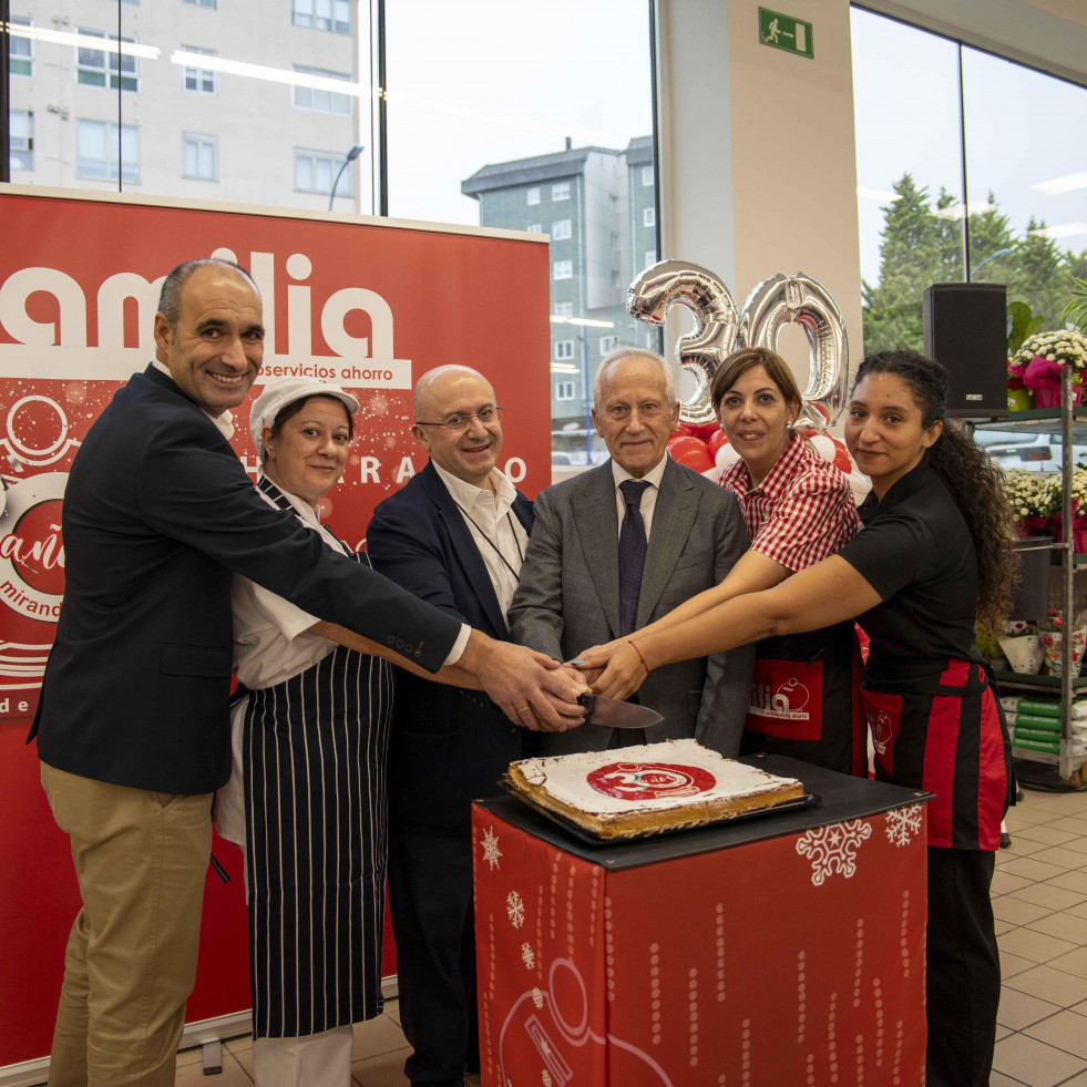 Los Autoservicios Familia celebran su trigésimo aniversario en un acto en Fonteculler