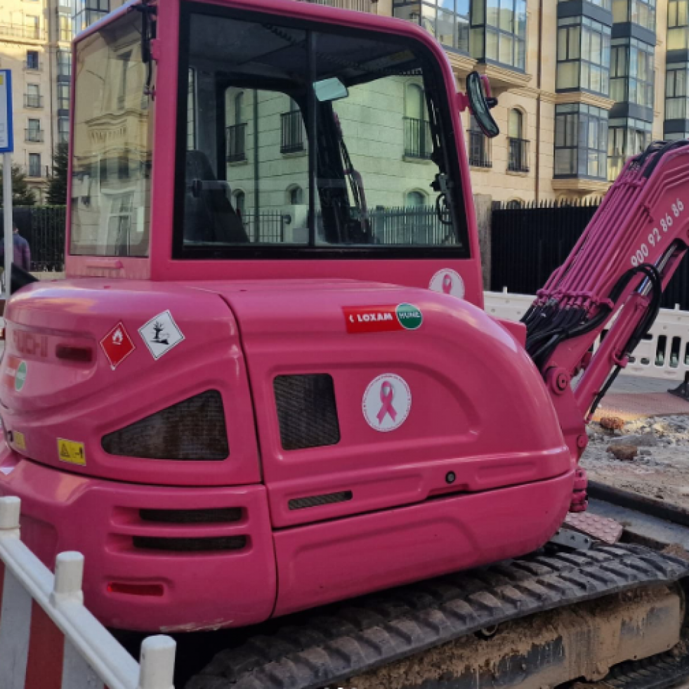 La excavadora que lucha contra el cáncer en A Coruña