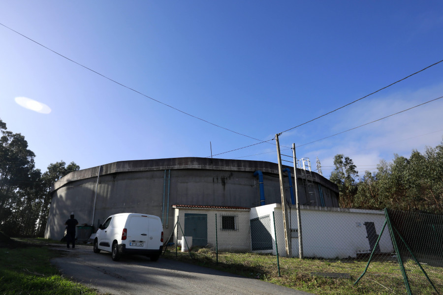 Un fallo en el depósito de Pastoriza deja sin agua a más de mil vecinos en Arteixo