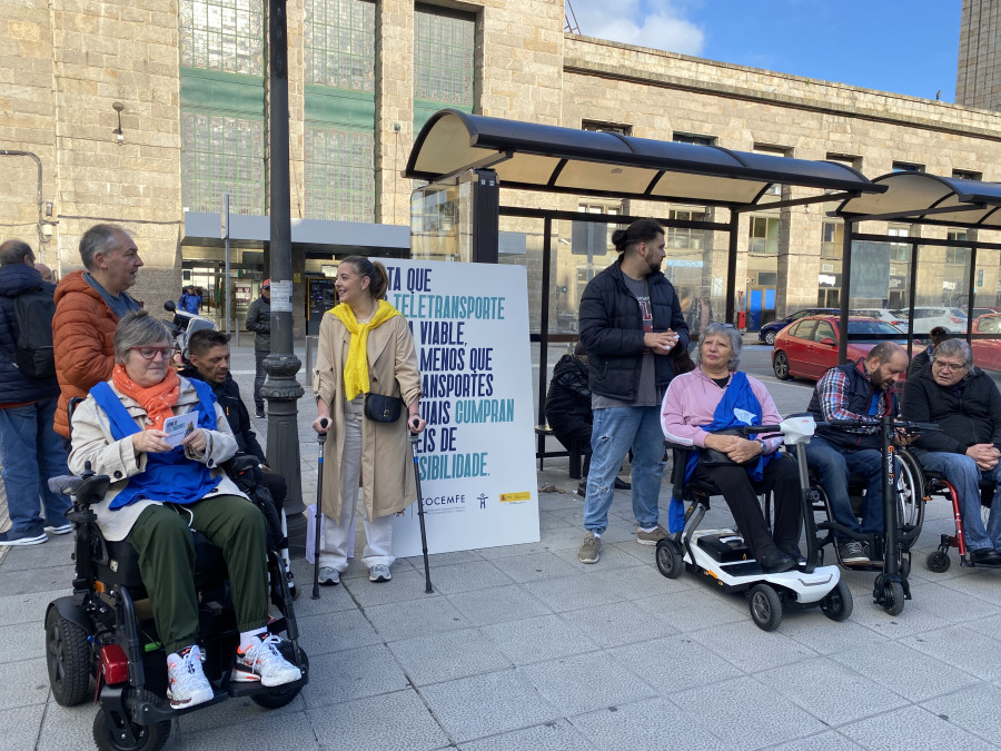 Personas con discapacidad protestan en A Coruña: o se acaba con las barreras o recurren a Star Trek