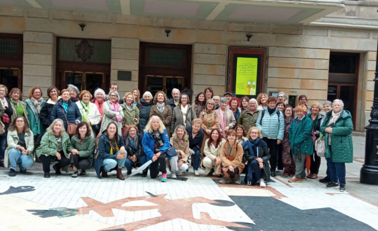 Los clubes de lectura de A Coruña viajan a Gijón para reunirse con Ana Blandiana