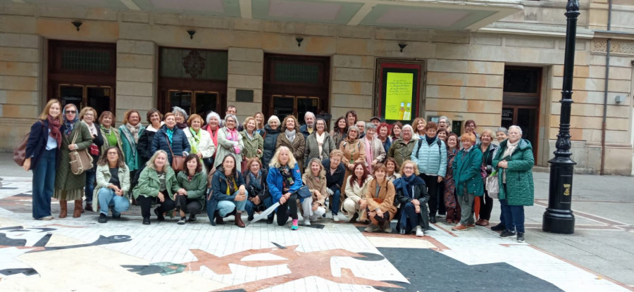 Los clubes de lectura de A Coruña viajan a Gijón para reunirse con Ana Blandiana