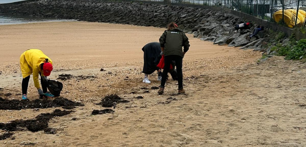 Coca Cola y la Federación Gallega de Piragüismo se alían por las playas limpias