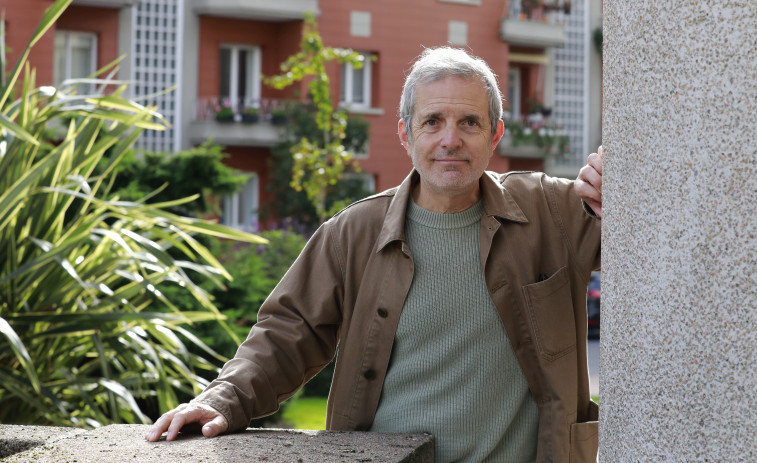 Javier Pintor | “A Coruña es una de esas dos o tres ciudades que los autores visitan, tras Madrid y Barcelona”