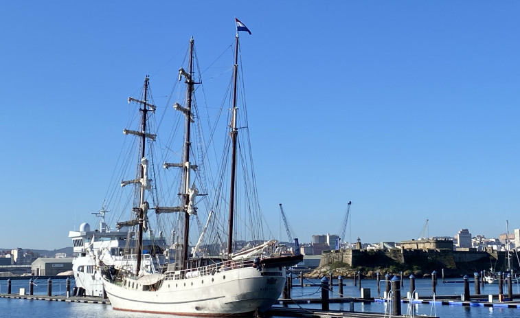 De ballenero a crucero de aventuras: A Coruña recibe al centenario velero Artemis