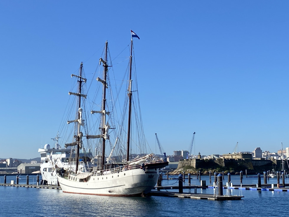 Velero en el puerto de A Coruña (2)