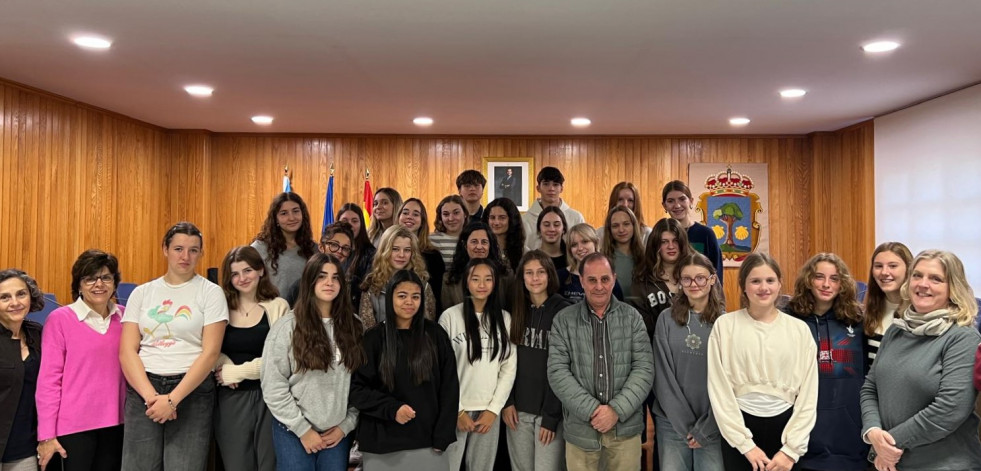 La Casa do Concello recibe la visita de trece alumnos de Oxford de intercambio lingüístico