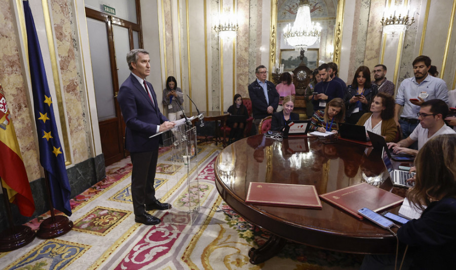 Feijóo pide formalmente en el Congreso la dimisión de Pedro Sánchez