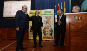 Entrega de la medalla Sir John Moore a Felipe Senén