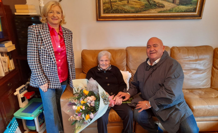 Lola, la abuela de Abegondo, cumple 103 años