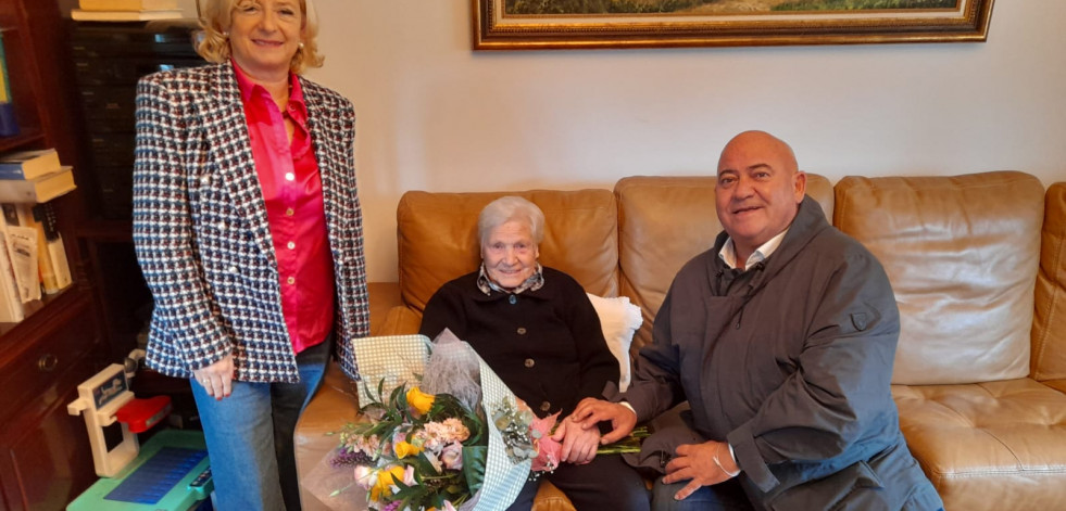 Lola, la abuela de Abegondo, cumple 103 años