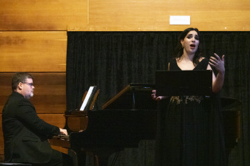 Recital de Lírica Inclusiva protagonizado por Belén Vaquero y con Gabriel López al piano, en el Centro Cívico Labañou