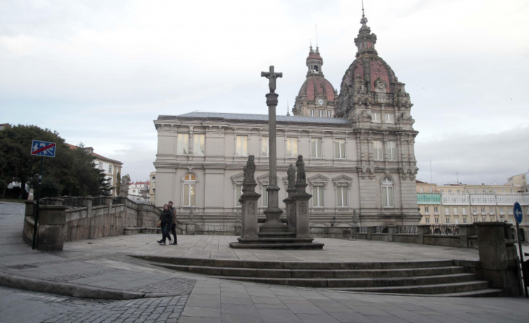 Una cruz a soportar: más de 20 cruceiros históricos resisten en A Coruña la erosión y la contaminación