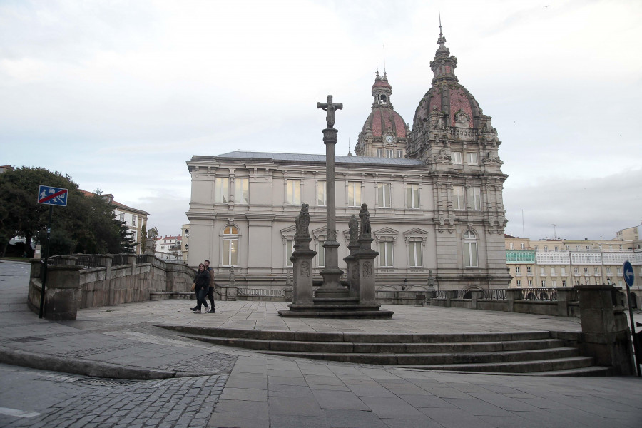 Una cruz a soportar: más de 20 cruceiros históricos resisten en A Coruña la erosión y la contaminación