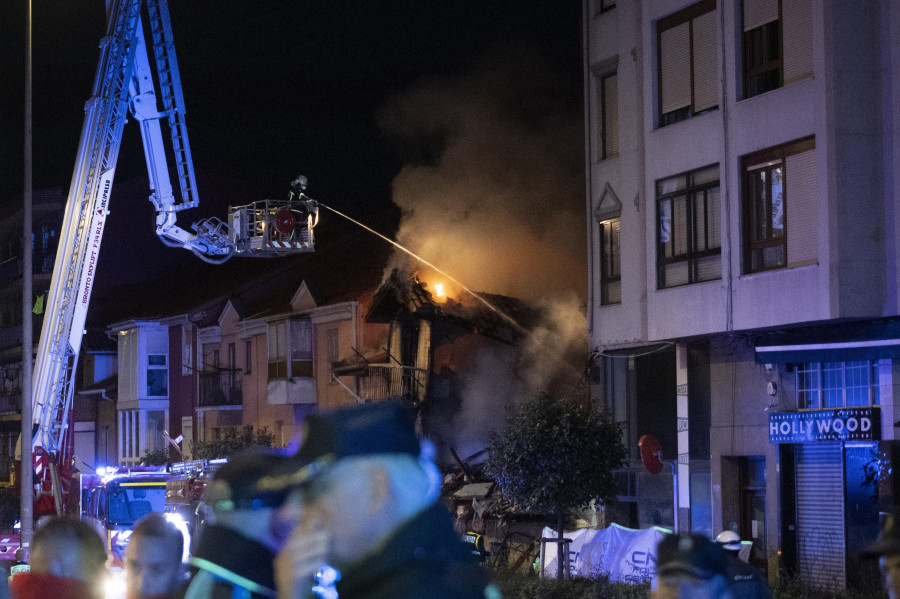 El derrumbe de un edificio en Santander por una explosión de gas deja tres muertos  y diez heridos