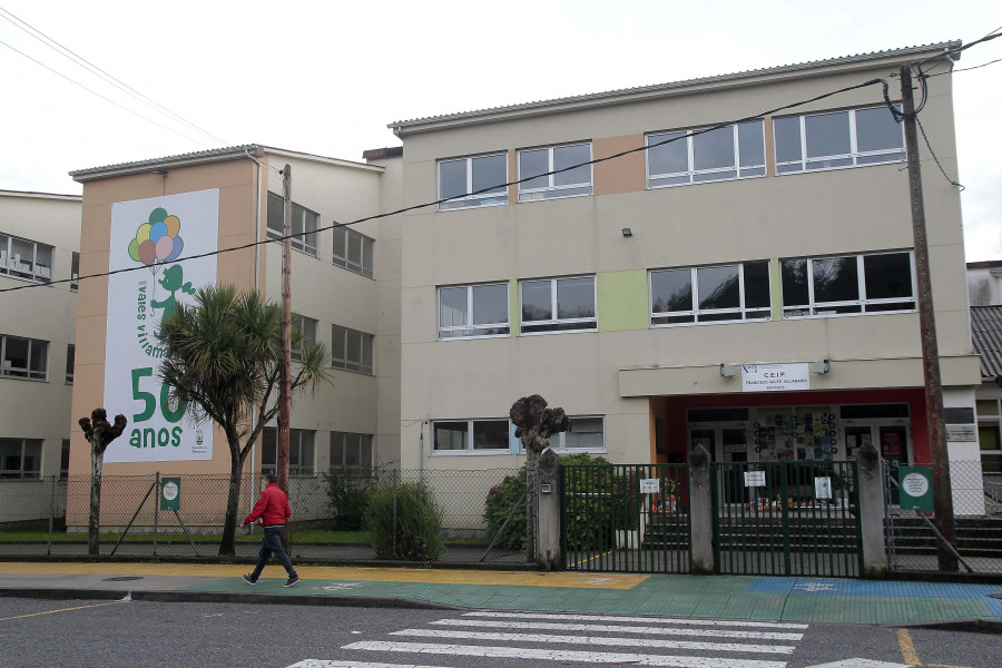 Los niños del Vales Villamarín de Betanzos estallan: “Queremos un solo turno y que la comida no esté fría”