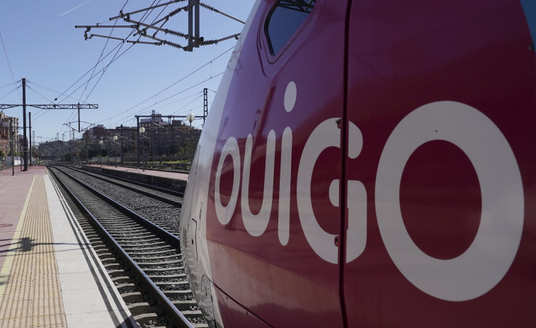 Adif abre la puerta a que operadores privados operen 32 trenes entre Galicia y Madrid