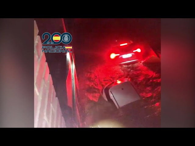 Rescate de Policía durante la DANA en Valencia