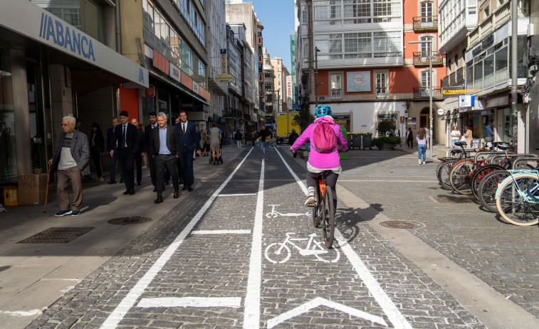 El carril bici de costa a costa comienza a hacerse realidad en la rúa Nueva