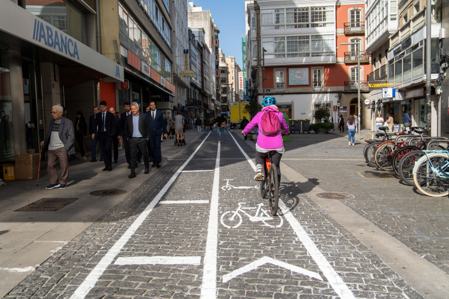 El carril bici de costa a costa comienza a hacerse realidad en la rúa Nueva