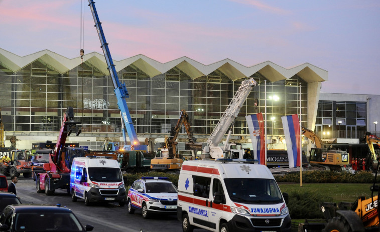 Al menos 13 muertos en Serbia por el derrumbe del techo de una estación de trenes