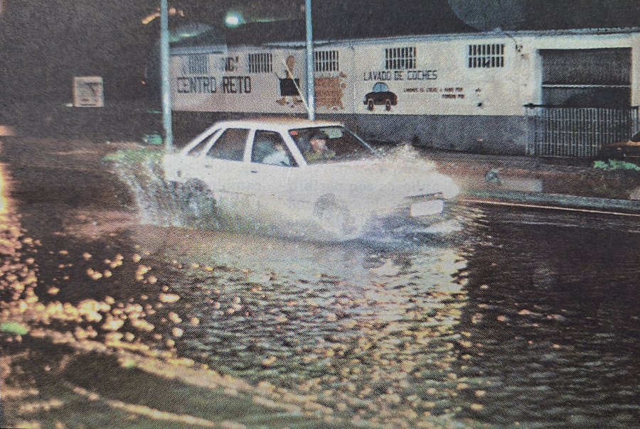 Hace 25 años | Las lluvias desbordan el río Mesoiro por segunda vez en lo que va de año