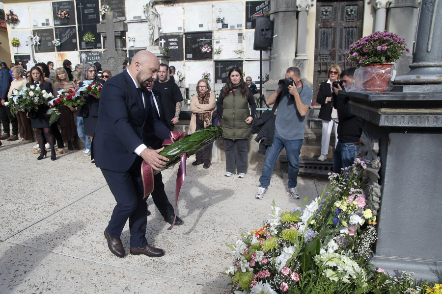 Los coruñeses rinden tributo a sus fallecidos en un Día de Todos los Santos reivindicativo