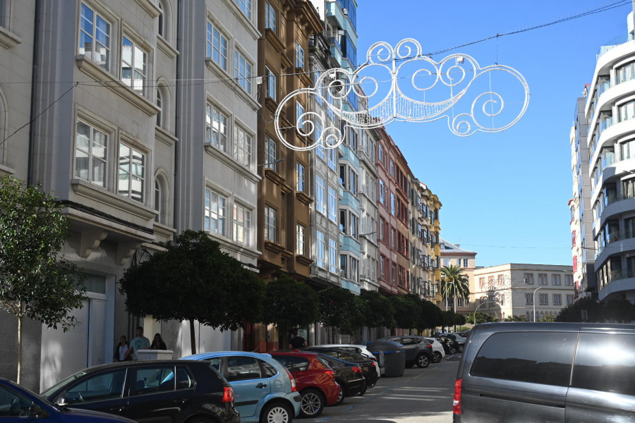 La Navidad ya se deja ver en las calles de A Coruña a falta de un mes para su encendido