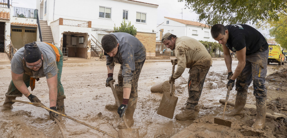 Una semana de DANA: 70 municipios afectados que continúan retirando enseres y achicando agua