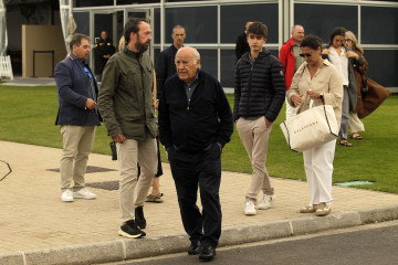 Amancio Ortega, en el centro @ Quintana