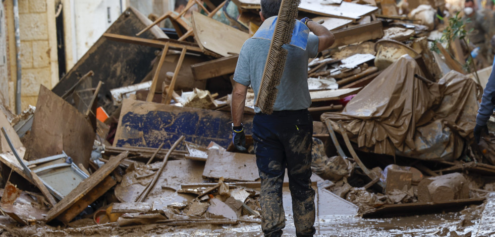 Arteixo ofrece a Valencia un equipo de emergencias, vehículos y bombas de achique