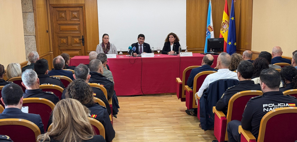 Pedro Blanco señala en Bergondo la importancia de conocer las vías por las que se ejerce la violencia contra las mujeres