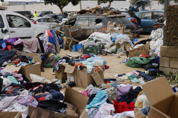 CATARROJA(VALENCIA), 06/11/2024.- Estado en el que se encuentran algunas zonas de la localidad de Catarroja, en Valencia, este miércoles. Voluntarios, fuerzas de seguridad, bomberos, militares y veci