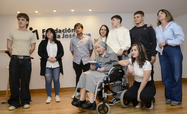 La Fundación María José Jove presenta en A Coruña las vivencias de 12 personas de la tercera edad