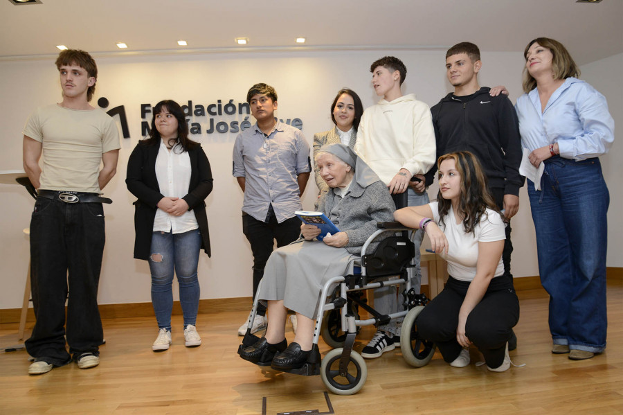 La Fundación María José Jove presenta en A Coruña las vivencias de 12 personas de la tercera edad