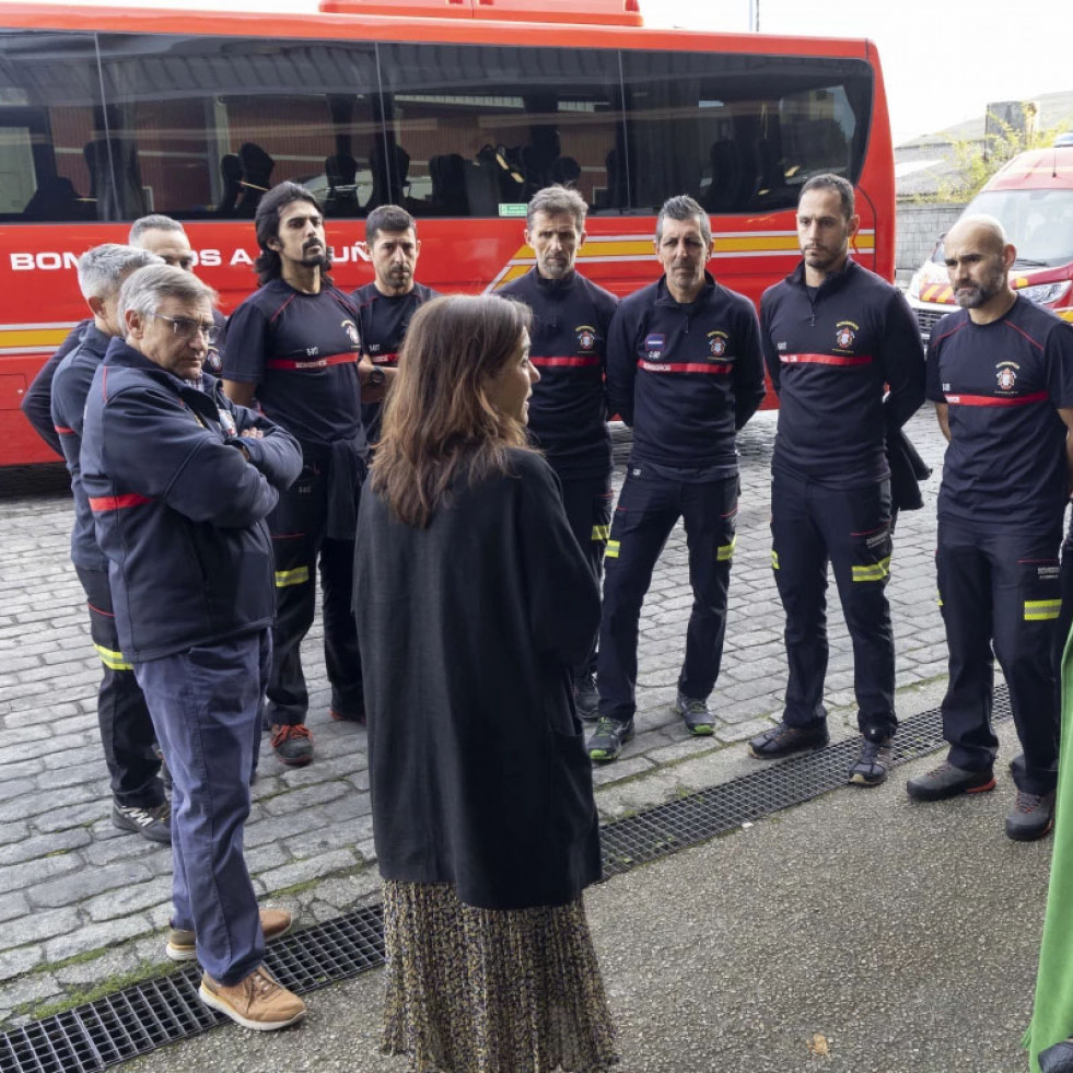 Bomberos de A Coruña: “Decidimos a salir a buscar trabajo por Paiporta porque nadie pide ayuda al 112”