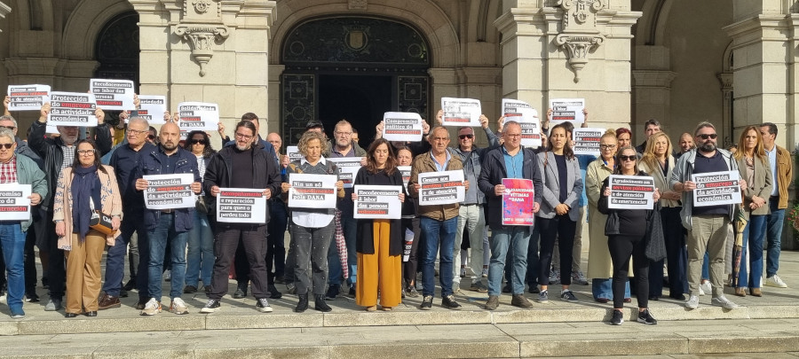 Los trabajadores del Ayuntamiento de A Coruña se concentran en apoyo a las víctimas de la DANA de Valencia