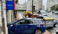 Un coche se empotra contra la tienda Juguettos de la plaza de Pontevedra